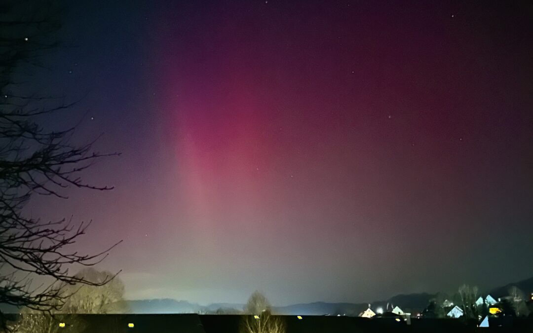 Spektakuläre Polarlichter über der Holderbergschule