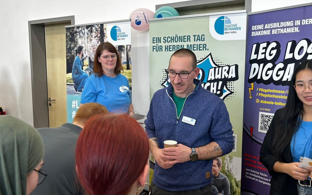 Zweite Ausbildungs- und Berufsmesse an der Holderbergschule mit positiver ResonanzZahlreiche heimische Firmen und Institutionen informierten über Ausbildungsmöglichkeiten