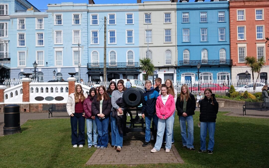 „Hello again, Emerald Isle!“ Zehntklässler der Holderbergschule erneut auf der „grünen Insel“ zum Betriebspraktikum