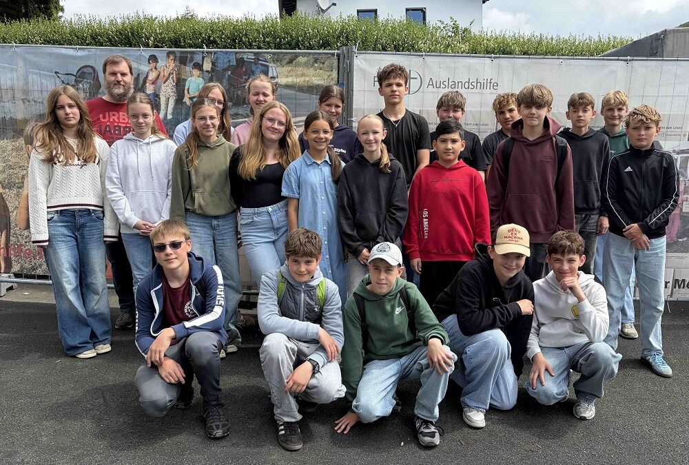 Anderen eine Freude bereiten durch „Pakete zum Leben“ Besuch der 7G2 bei der Auslandshilfe in Eschenburg-Wissenbach