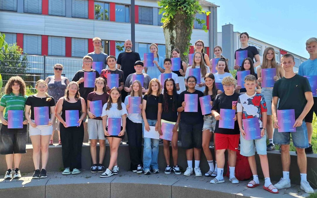 Verleihung des „Europasses“ an der Holderbergschule 30 Teilnehmende an Erasmus+ erhalten das EU-Zertifikat